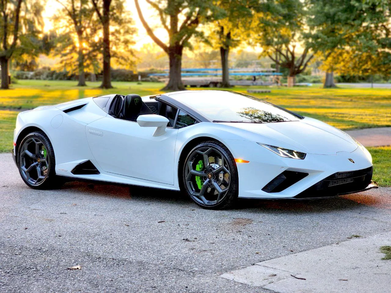リドレイ　パカラン　スポア Lamborghini Rental 2022 Huracán Spyder — Premiere Luxury Car